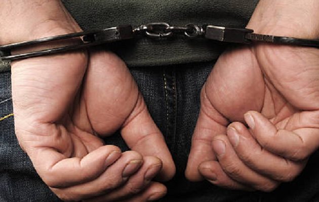 Alias “Pepi” fue capturado en la 24 de Diciembre por su presunta vinculación con un homicidio en Altos del Ángel. Alias “Pepi” fue capturado en la 24 de Diciembre por su presunta vinculación con un homicidio en Altos del Ángel.