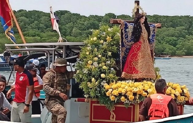 Entre las expresiones de fe más representativas de la región también destaca el tradicional recorrido acuático de la imagen por el puerto de Mensabé, una actividad que reúne a pescadores, familias y devotos . Entre las expresiones de fe más representativas de la región también destaca el tradicional recorrido acuático de la imagen por el puerto de Mensabé, una actividad que reúne a pescadores, familias y devotos .