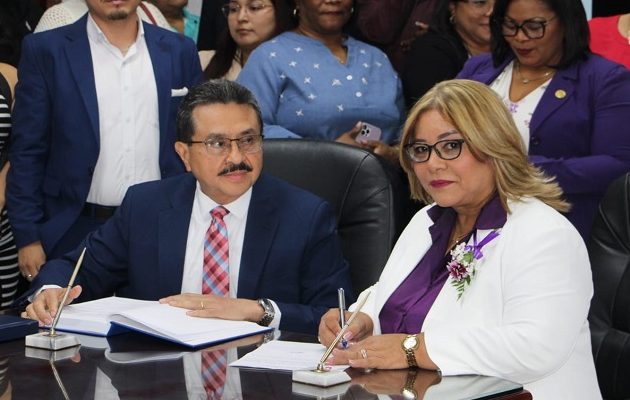 La magíster Tamara de Velasco agradeció el respaldo recibido. Foto: Cortesía