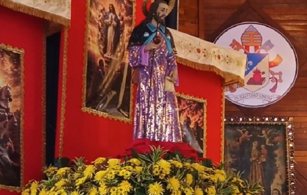 Las novenas en honor al santo patrono ya se desarrollan con una masiva asistencia de feligreses en la iglesia Santiago Apóstol y concluirán el próximo 25 de julio, fecha central de las festividades religiosas. Foto. Melqupiades Vásquez Las novenas en honor al santo patrono ya se desarrollan con una masiva asistencia de feligreses en la iglesia Santiago Apóstol y concluirán el próximo 25 de julio, fecha central de las festividades religiosas. Foto. Melqupiades Vásquez