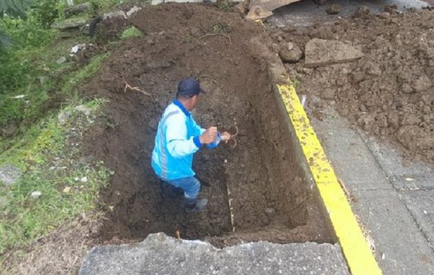 La reparación de fugas es una de las primeras acciones del nuevo director del Idaan. Foto: Cortesía Idaan La reparación de fugas es una de las primeras acciones del nuevo director del Idaan. Foto: Cortesía Idaan