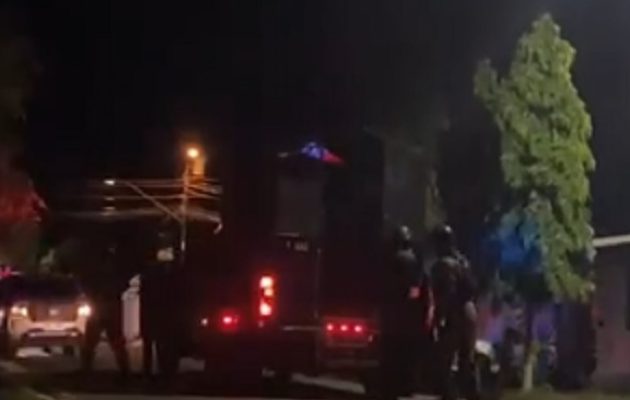 Ante la agresión se solicitó el apoyo de las unidades de control de multitudes. 