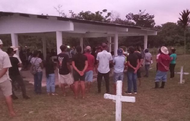 El concejal capireño calcula que entre ambos recintos puede haber poco más de 500 difuntos sepultados en fosas y bóvedas. Foto. Eric Montenegro