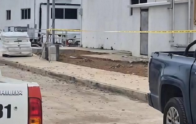 De acuerdo con el Ministerio de Salud (Minsa), la emergencia fue controlada rápidamente gracias a la activación del sistema automático de rociadores instalado en la obra. Foto. Thays Domínguez