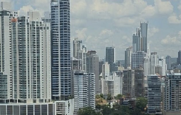 Los edificios altos fueron desalojados por precaución. Foto: Ilustrativa