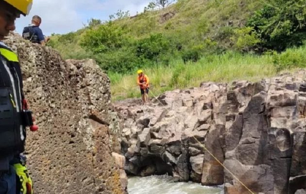 La persona desaparecida se encontraba de paseo en el sitio junto con otras dos, todos ellos provenientes de la provincia de Panamá, según confirmó el personal a cargo de las tareas de búsqueda. Foto. BCBRP La persona desaparecida se encontraba de paseo en el sitio junto con otras dos, todos ellos provenientes de la provincia de Panamá, según confirmó el personal a cargo de las tareas de búsqueda. Foto. BCBRP