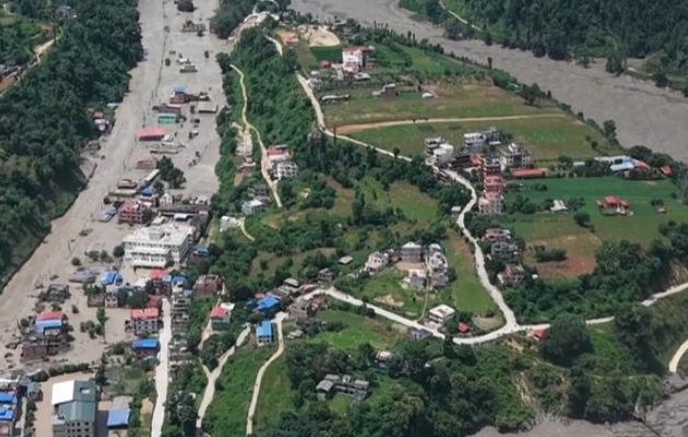 Vistas aéreas tras el impacto de la riada en la región de Rasuwa (Nepal). Foto: EFE
