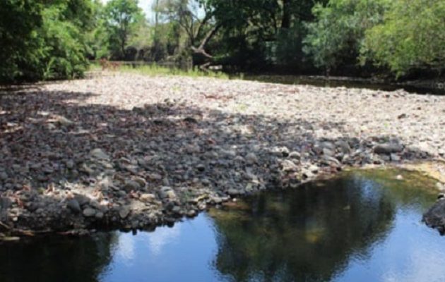 La escasez de agua e insumos básicos no solo debilita la economía local, sino que desencadena crisis de movilidad humana. Foto: Ilustrativa