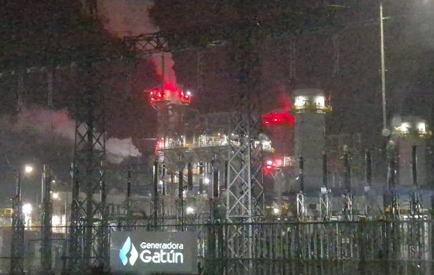 El incidente ocurrió de manera simultánea mientras se registraba una interrupción del servicio eléctrico en el área.