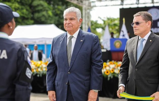 El presidente José Raúl Mulino, junto al ministro de Seguridad, Frank Ábrego. Foto: Cortesía
