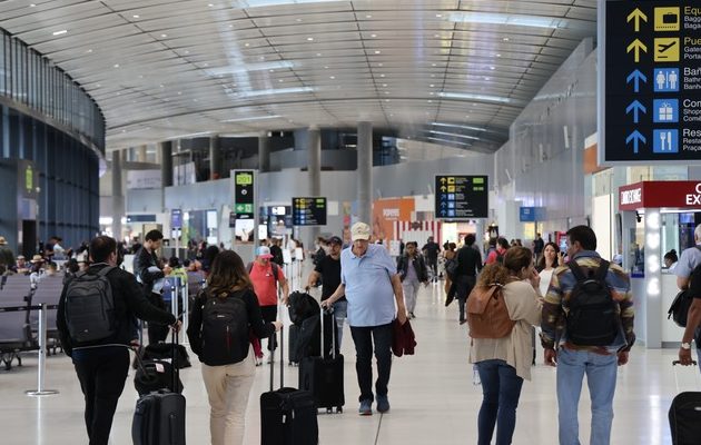 El aeropuerto mantiene un protocolo especial tras el sismo. El aeropuerto mantiene un protocolo especial tras el sismo.