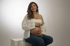 Maleta, amuleto rojo para el mal de ojo: Joseline Pinto se prepara para recibir a su bebé