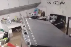 ¡Alerta en Colón! Desbordamiento de la quebrada Fantasma e incesantes lluvias dejan casas inundadas