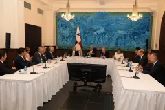Mulino se reúne con CEO globales del Foro Económico Mundial para impulsar inversiones en energía, logística y centros de datos
