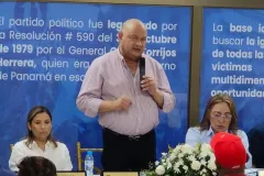 Robinson defiende su planilla y alega que responde a sus años en la Asamblea
