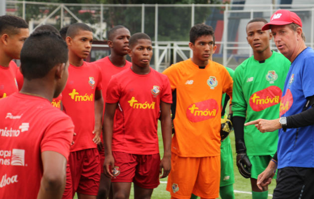 Gary Stempel (der.) definió el equipo Sub-17. Foto:Fepafut