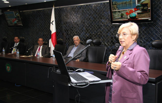 Denuncian amenazas de muerte y e intentos de soborno por polémica ley sobre tabaquismo. Foto: Panamá América.