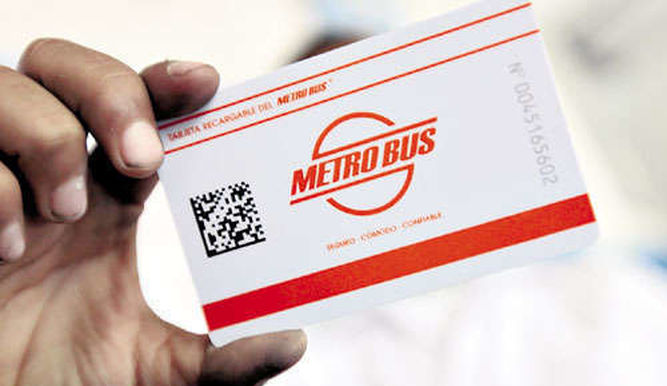 Tarjetas estudiantil para servicio del metrobús. Foto/Archivos