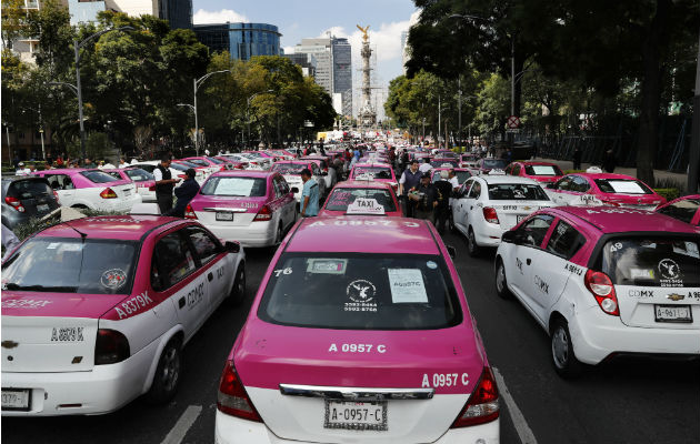 Los taxistas exigieron al Gobierno una regulación más justa. Foto: AP.