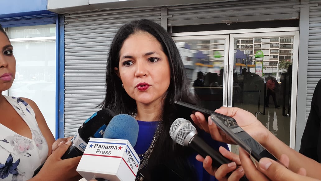 La directora general de la Autoridad Nacional de Aduanas, Tayra Barsallo, dijo que el Ministerio Público deberá determinar quién o quiénes son los culpables del desfalco. Foto: Víctor Arosemena.