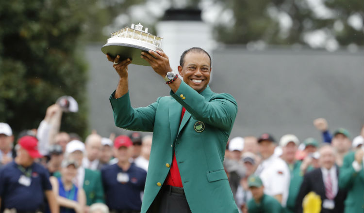 Tiger Woods con la chaqueta verde Foto EFE