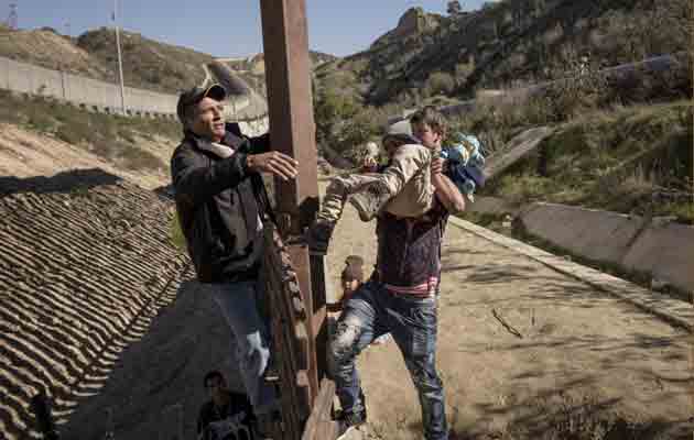  Salieron de sus naciones por temor, por la violencia existente y porque buscan un trabajo que les permita salir de la crisis económica. FOTO/AP