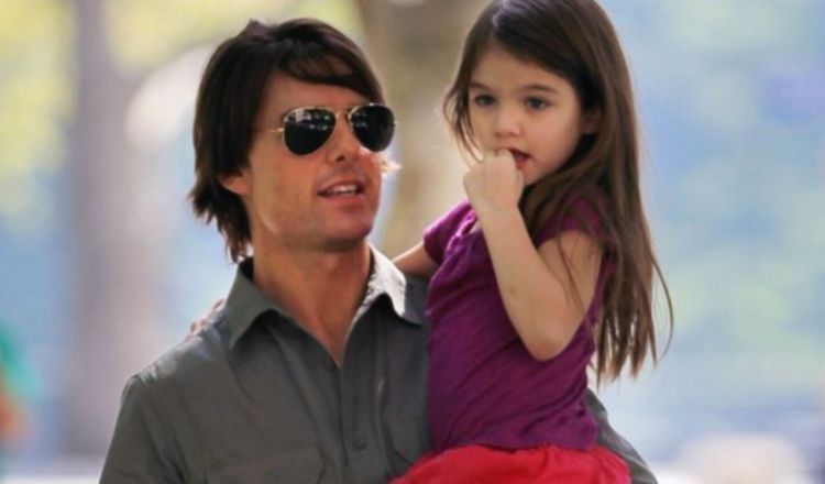 Tom Cruise y su hija Suri, cuando pequeña.