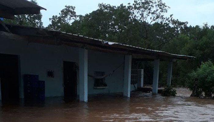 Por las intensas lluvias dos vados colapsaron. Foto/Thays Domínguez