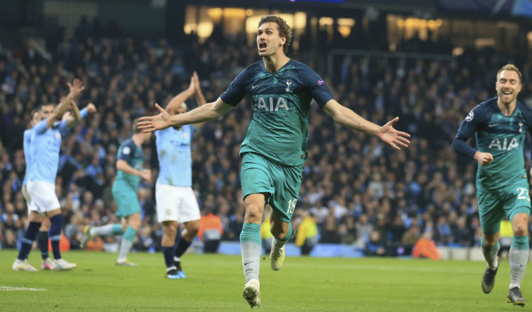 Fernando Llorente dek Tonttenham festeja su gol. Foto:AP