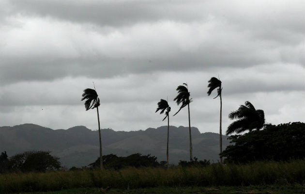 Se espera que hoy mismo empiece a moverse hacia el norte-noroeste y que lunes haga un 