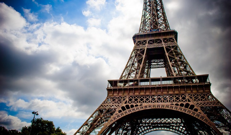 Torre de Eiffel. El abanico de propuestas incluye música, teatro, e incluso gastronomía.