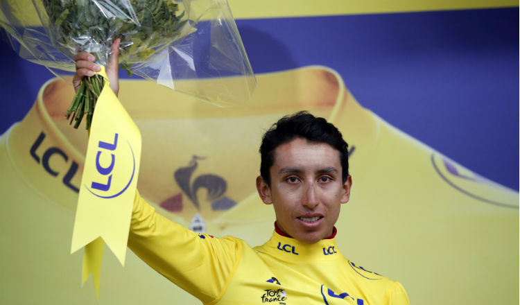 El colombiano Egan Bernal se apoderó  de la camiseta amarilla del Tour de Francia. Foto:AP