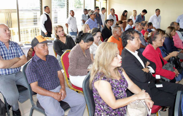 Los trabajadores indican que el salario debe cubrir las necesidades básicas de la población.