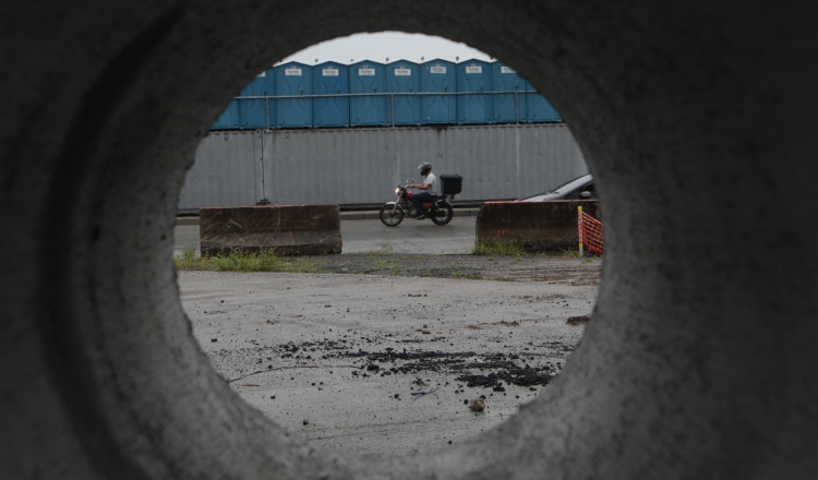 El área de San Miguelito es una de las más afectadas por los trabajos inconclusos y por la falta de retornos en la vía. Fotos de Víctor Arosemena