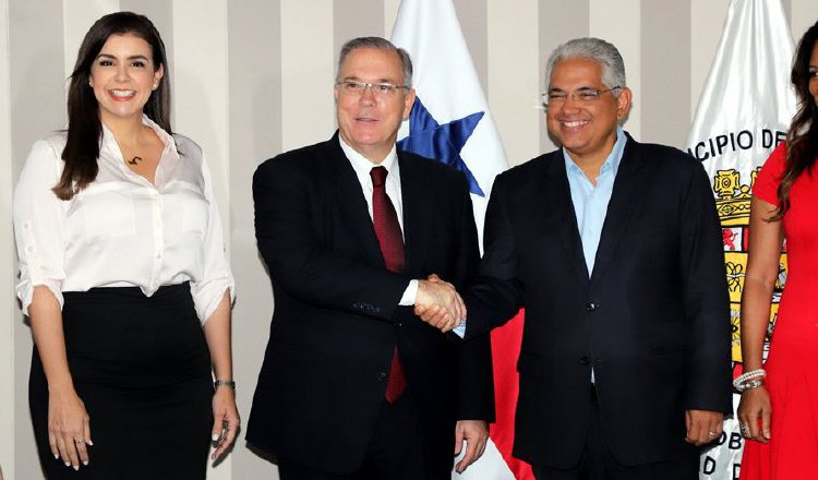 Aunque en la primera reunión hubo mucha cordialidad entre los alcaldes, parece que el tema político marcó más fuerte. Foto de archivo