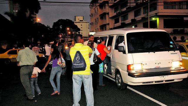 Los conductores del transporte "pirata" no descartan cierre de calles como acción de protesta.