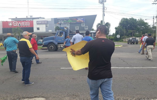 La protesta se mantuvo por más de una hora  en la vía Interamericana. Foto: José Vásquez. 