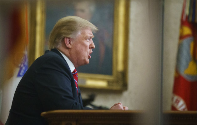 Trump en su discurso en un horario de máxima audiencia. Foto: AP.