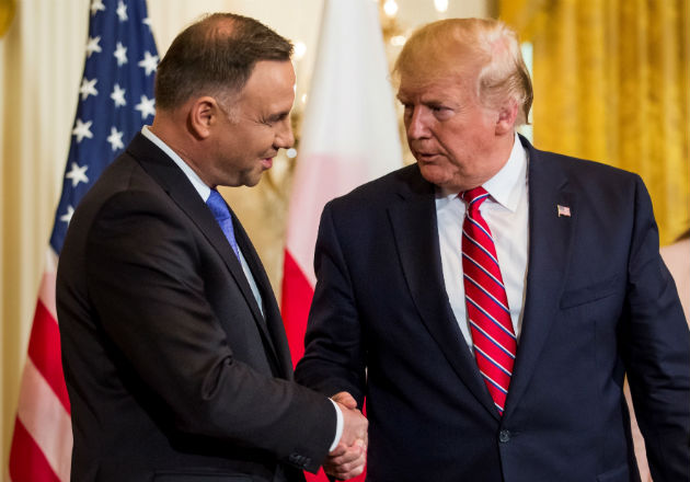 Trump con su homólogo polaco, Andrzej Duda (izq). Foto: EFE.