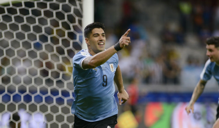 Luis Suárez fue una pesadilla para Ecuador. Foto AP