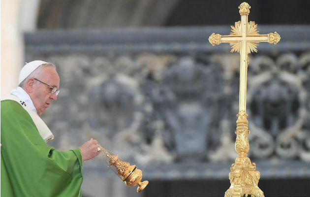 El nuevo director de la oficina de prensa del Vaticano, el italiano Matteo Bruni, aunque nació el 23 de noviembre de 1976 en Winchester (Reino Unido), se ocupaba ya en la misma de cuestiones logísticas y también en la organización de los viajes del papa, acompañando a los periodistas.