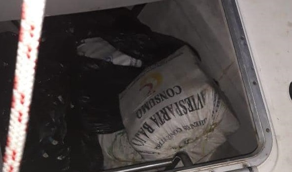 La droga fue encontrada en un velero que provenía de la comarca de Guna Yala, donde viajaban dos extranjeros, el domingo. Foto/Diómedes Sánchez