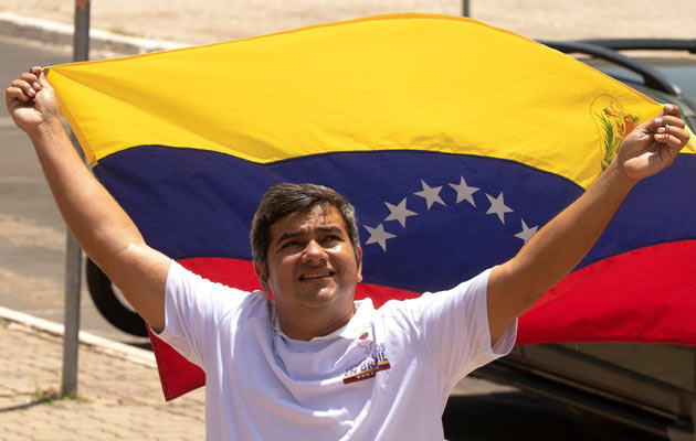 Venezolanos en Brasil salen a las calles para exigir la salida de Nicolás maduro del poder. FOTO/EFE