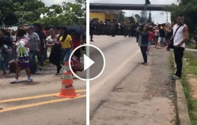 Los brasileños destruyeron y quemaron los campamentos venezolanos. Luego los obligaron a irse cantando en himno nacional de ese país. Foto: EFE.