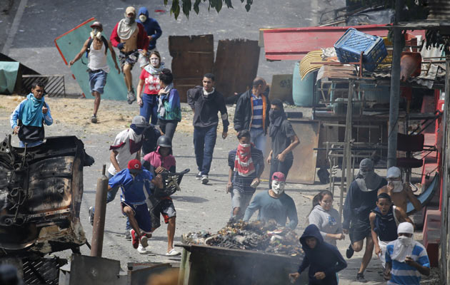 Se estima que más de 20 personas han perdido la vida en las protestas antigubernamentales de las últimas horas. FOTO/AP