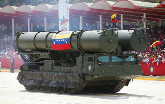 El despliegue de los S-300 durante las maniobras Bicentenario Angostura, realizada en medio de un contexto de extrema tensión política en el país sudamericano.