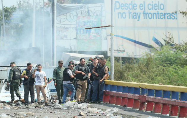 Muchas personas siguen cruzando la frontera de forma ilegal por las trochas cercanas al puente Simón Bolívar.