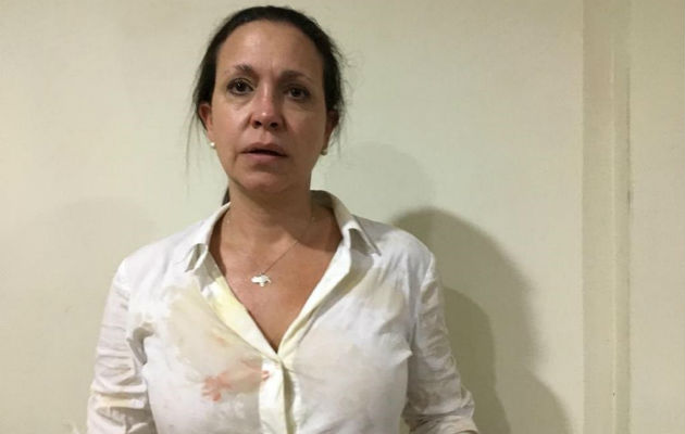 Machado tras el ataque que ha sufrido en Puerto Ordaz. Foto: EFE.