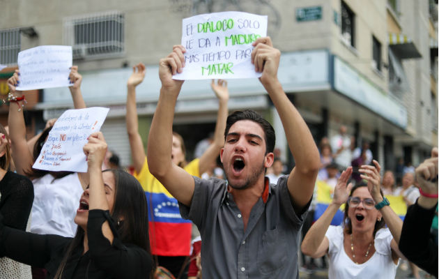 Opositores venezolanos protestaron este miércoles contra Maduro y en apoyo a Guaidó. Foto: EFE.