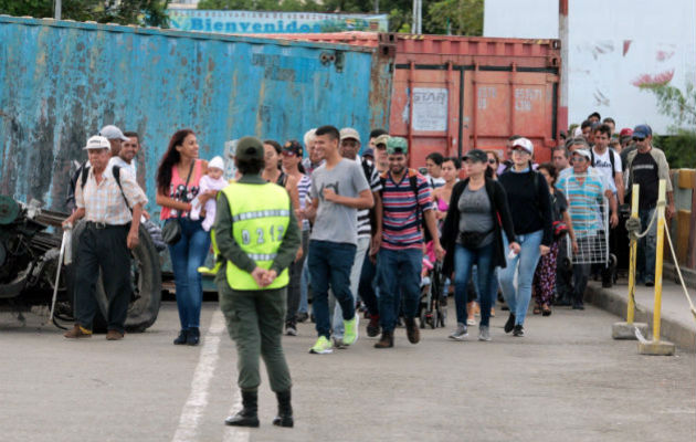 Igualmente dijo que impedir el paso de niños y mujeres embarazadas 